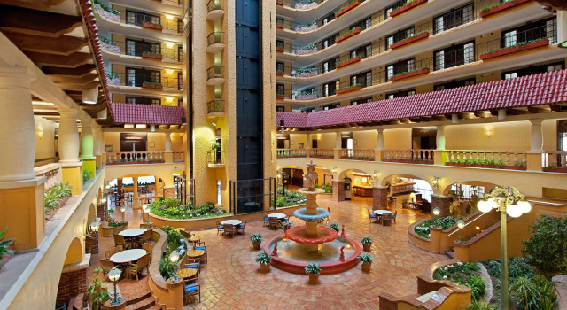 Embassy Suites Kansas City Plaza, Đặt Khách sạn Kansas City (Missouri) 