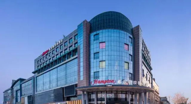 Hampton by Hilton Jinan Railway Station（Colorful Wuzhou Commercial Plaza ), Забронировать Отель Бизнес-отели Шаньдун, 4* 5*