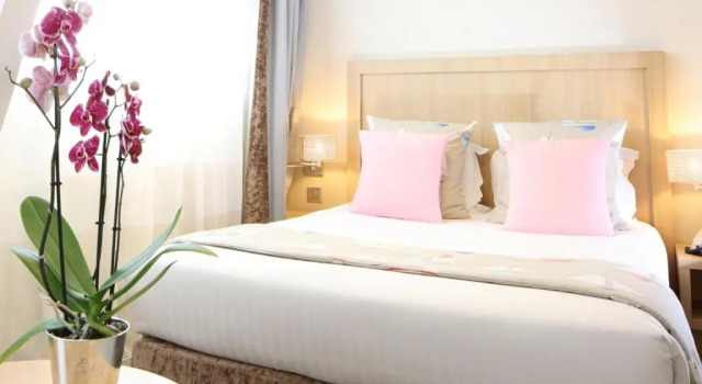 Trinite Hotel, Забронировать Отель Отели в центре Ла-Трините-сюр-Мер, в центре