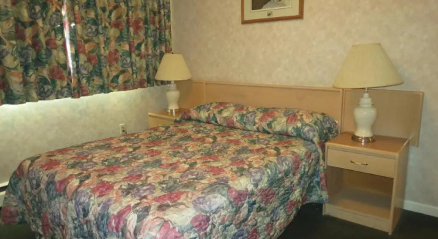 Люкс Tropicana Suite Hotel