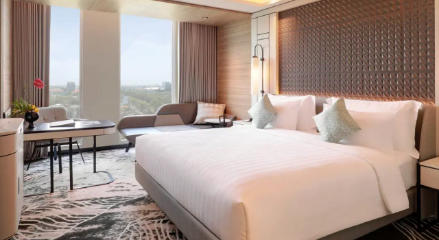 Camera Deluxe Movenpick Surabaya City