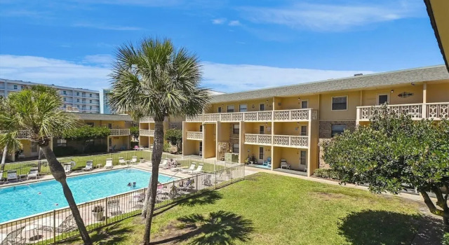 Venus 202 Second floor Pool-view 2 Bedroom with easy beach access by RedAwning, Book Lejlighed Fort Walton Beach Emerald Coast