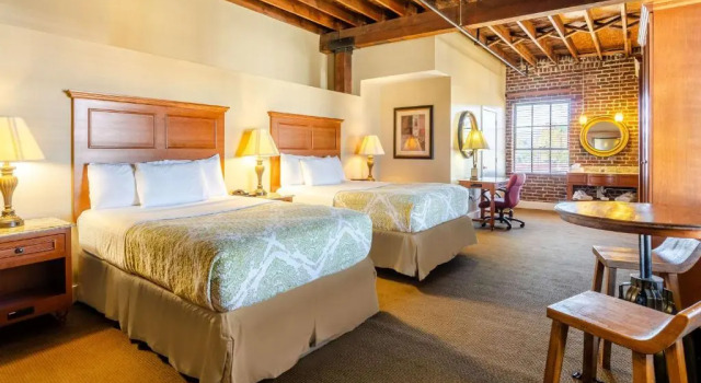 Четырёхместный номер Standard Jackson Park Inn, an Ascend Collection Hotel