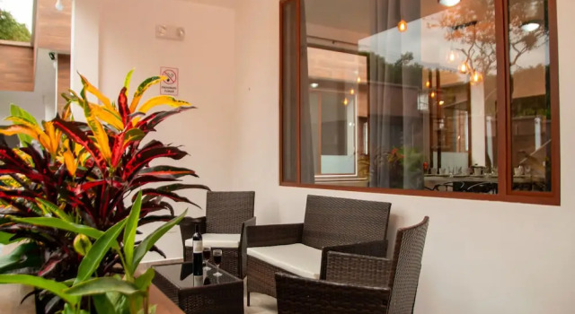 Toucan Platinum Suites Aparthotel, Rezervați Hotel Hoteluri în Mindo cu parcare, Parcare