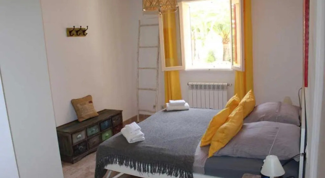 Коттедж Lovely 4-Bed House close to Campos and beaches