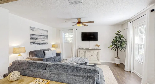 Коттедж Royal Dog-friendly Home With Fenced Yard, Patio, Grill, & Park Across the Street