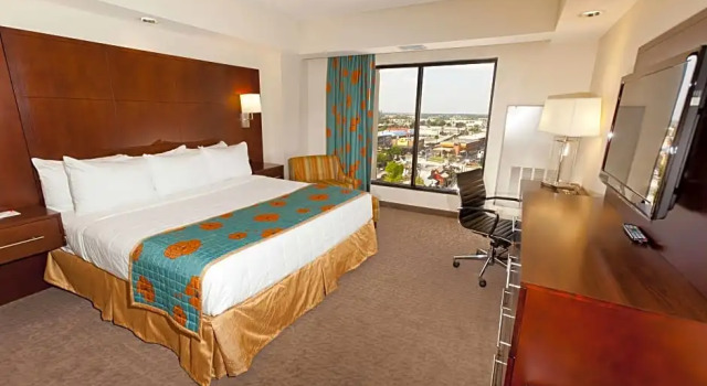 Superior Accessible Doppel Suite mit Stadtblick Ramada Plaza by Wyndham Orlando Resort & Suites Intl Drive