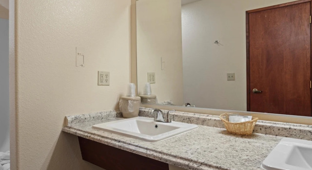 Номер Economy Quincy INN and Suites