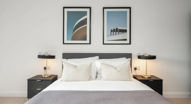 Апартаменты Standard Birchgrove Pepperpot House Exclusively for 65s