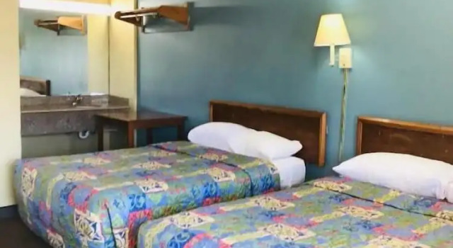 Четырёхместный номер Standard Roosevelt inn Motel