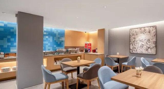 Homeinn · neo Hotel (Urumqi Autonomous Region Museum Military District General Hospital), Book Hotel Hotels in Xinjiang with Parking, Parking