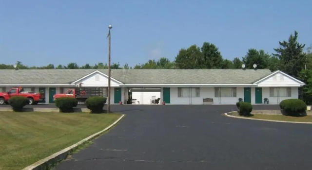 Chapel Hill Motel, Buchen Sie Motel Brevort Michigan