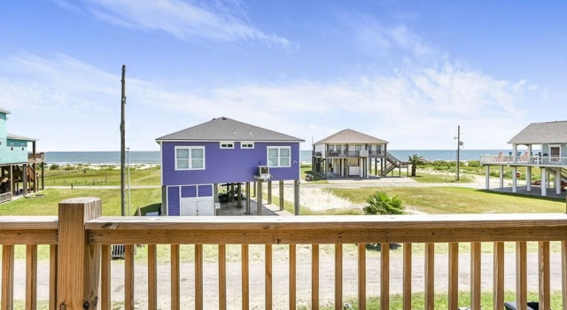 The Neon Moon 3 Bedroom Home by RedAwning, Book Feriehus Bolivar Peninsula Houston