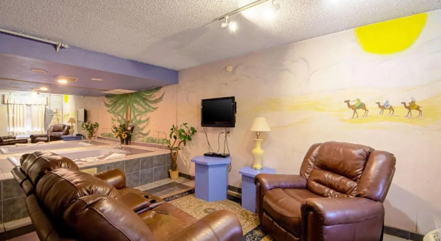 Люкс Economy Inn & Suites