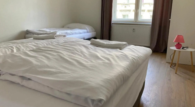 Žižkov tower suites, Buchen Sie Hotel Prag Tschechische Republik, in der Nähe von Olšany Friedhof