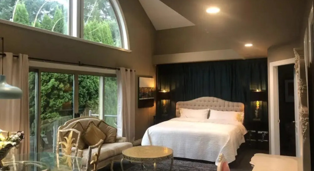 Cedar Manor Bed and Breakfast, Забронировать Отель Отели Кокуитлам с бассейном, Бассейн