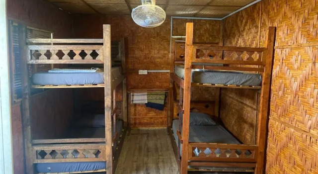 Кровать в общем номере Hotel O Bakau Hijau Riverlodge & Campsite
