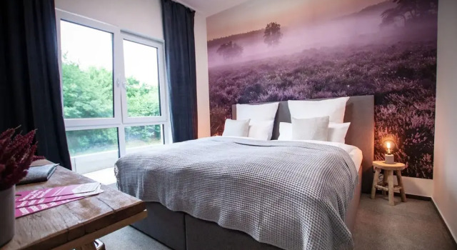Berg & Tal Abenteuer Resort Bispingen, Забронировать Курортный отель Биспинген Люнебургская пустошь, рядом с Das Verruckte Haus