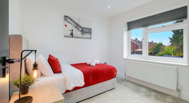 Коттедж Standard Stunning 5 Bedroom, 3 Bathroom Home in Windsor