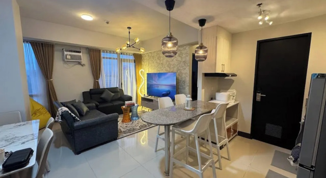 Modern & Spacious 2BR 68 sqm Condo in Manhattan Heights Pool View, Забронировать Отель Кесон-Сити 