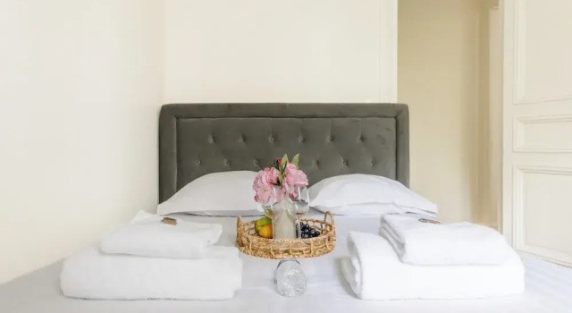 Chic and Refined Apartment