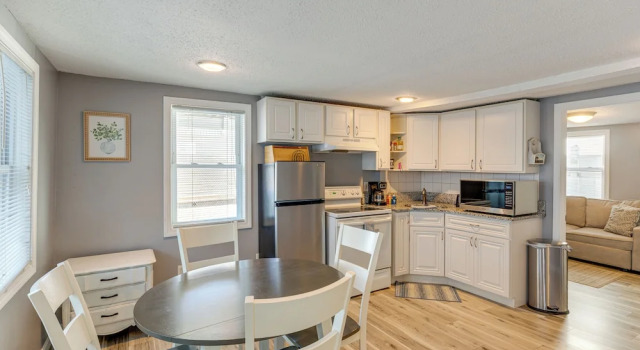 Walk to Public Beach Access! Breezy Hampton Condo