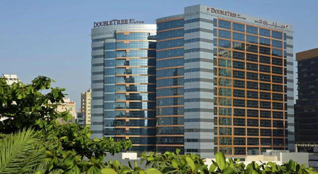 DoubleTree by Hilton Hotel and Residences Dubai Al Barsha, Забронировать Отель Аль-Барша , рядом с Торговый центр Эмиратов