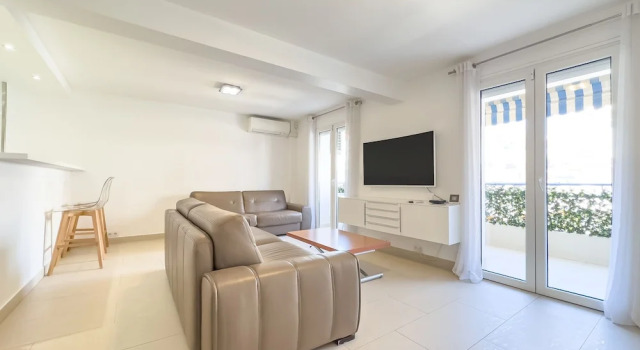 207 Le Maubourg in Cannes, Забронировать Апартаменты/квартира Канны Приморские Альпы, рядом с Galerie Alexandre Leadouze