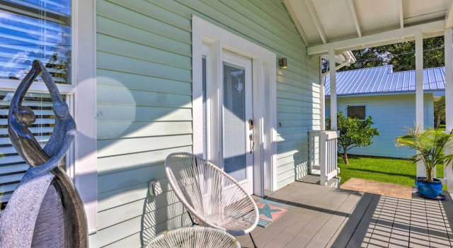 Коттедж с 3 комнатами Charming Coastal Getaway, Near Beach & Pier!