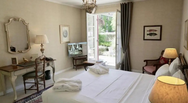 Номер Classic с балконом и с видом на сад Le Manoir de Gressy