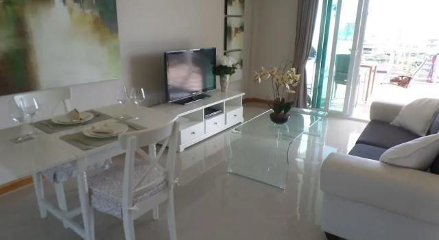 Апартаменты Пентхаус c 1 комнатой с балконом Westbury Residence