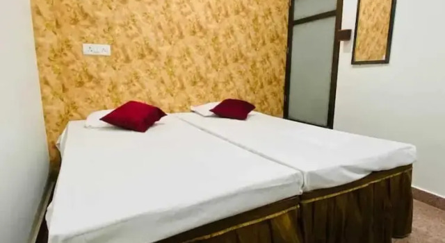 Dhanwantri Niwas Guest House By GRB