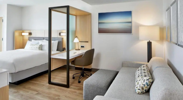 Люкс с видом на внутреннюю территорию SpringHill Suites by Marriott Jacksonville Beach Oceanfront