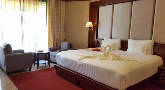 Полулюкс Erawan Phangnga Hotel, Natai Beach