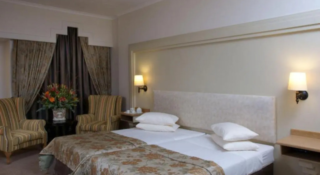 Номер Standard Apollo Hotel