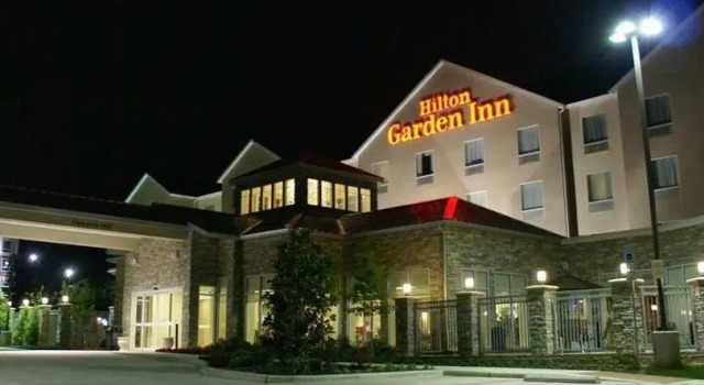 Кровать в общем номере Hilton Garden Inn Denton
