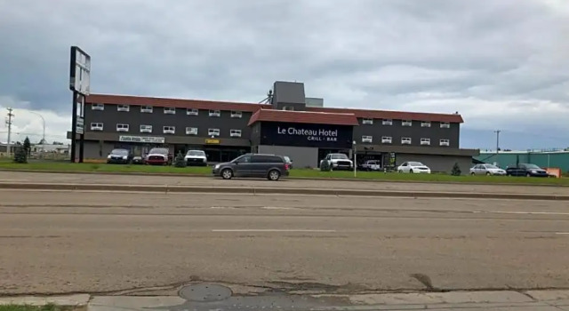 Camrose Le Chateau Hotel, Rezervovat Hotel Camrose Central Alberta