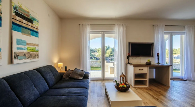 Luxurious Villa Near Vir With Swimming Pool