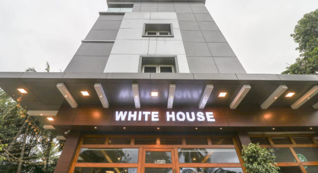 OYO 73602 Hotel White House