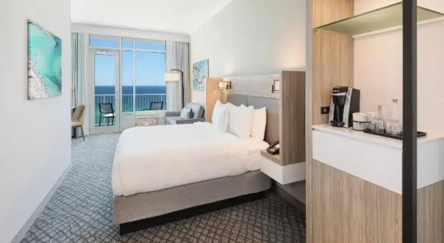 Люкс с балконом и с красивым видом из окна SpringHill Suites by Marriott Panama City Beach Beachfront