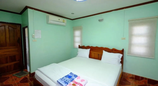Koko Resort Sakon NKhon, Varaa Lomakeskus Hotellit North-Eastern Thailand pysäköinnillä, Pysäköinti