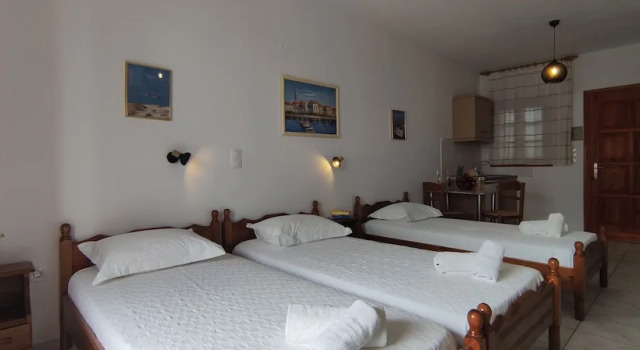 Трёхместный номер Standard c 1 комнатой с балконом Kapetanos Rooms
