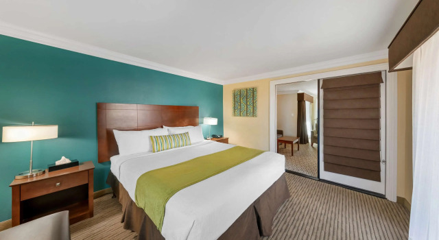 Best Western Harbour Inn & Suites Huntington - Sunset Beach