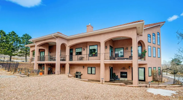Colorado Springs Home ~ 4 Mi to Garden of the Gods, Buchen Sie Ferienhaus Hotels in Colorade Springs mit Parkplatz, Parkplätze