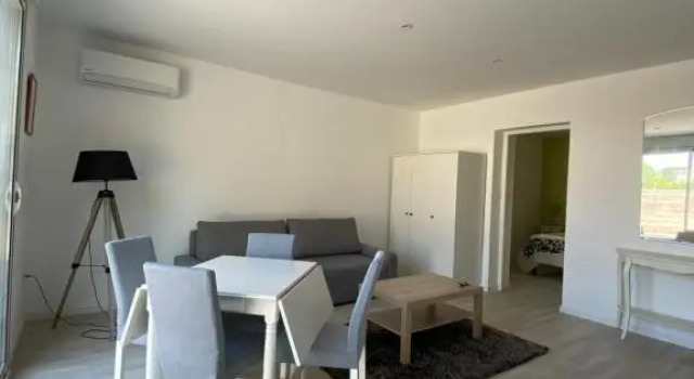 T2 en rez de villa avec jardin à 800m de la plage, à la semaine