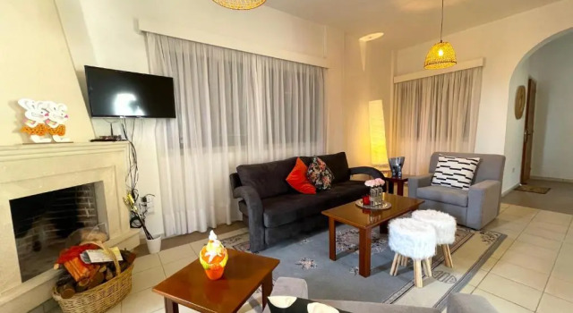 Nysa8, Rezerwuj Hotel Hotele w Pomos z basenem, w pobliżu Tpoulorotsos Beach, Basen