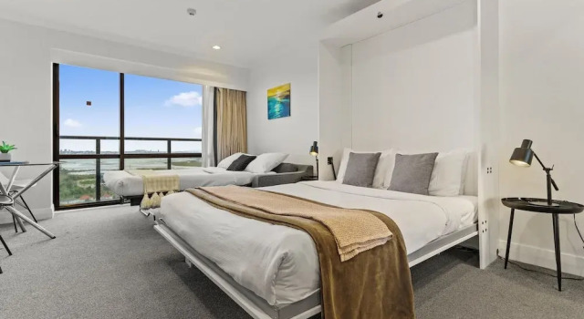 Студия Sea City Views Takapuna Studio w Carpark
