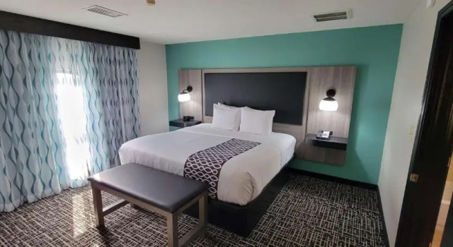 Двухместный люкс с 2 комнатами Best Western Plus Greenwood Indy South Inn