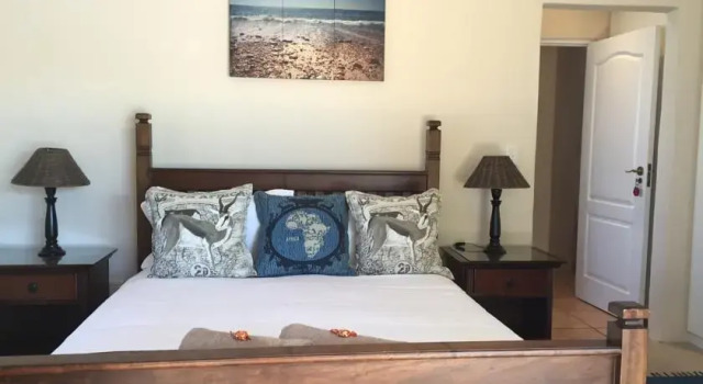 Raven Place Guesthouse, Забронировать Гостевой дом Гостевые дома Плеттенберг-Бей, рядом с Plettenberg Bay Global Village, Гостевой дом