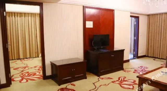 Люкс Deluxe Vienna Hotel (Dongguan Zhangmutou)